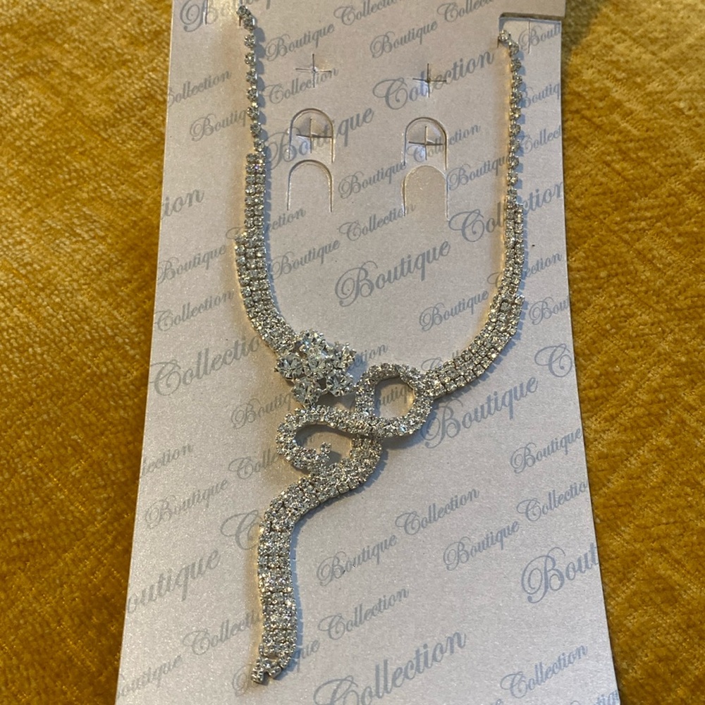 Sparkly silver cute costume jewelry necklace
